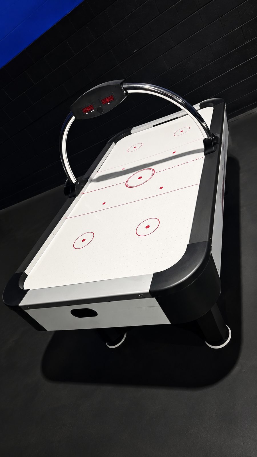 Air hockey table